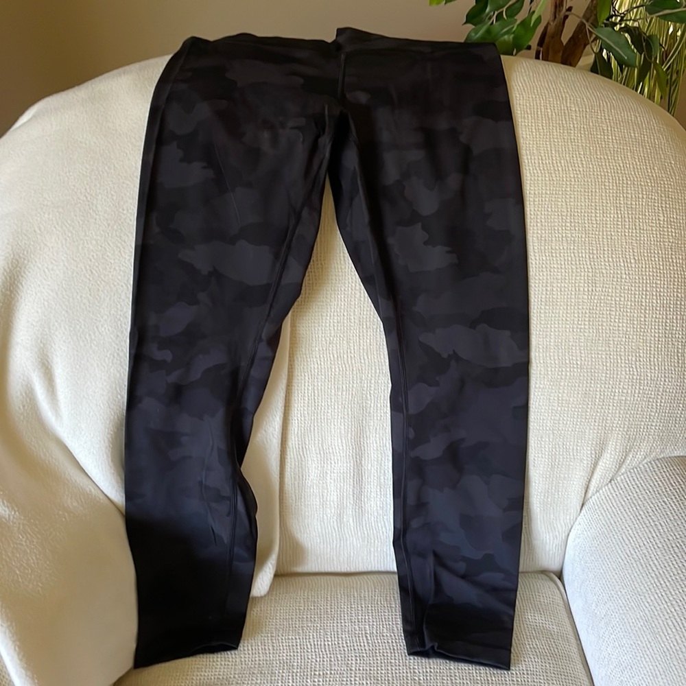 Lululemon tights (wunder under).